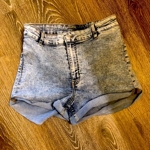 Divided Pants - Acid wash stetch jean shorts